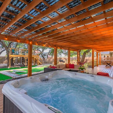 Luxurious Home With Hot Tub & Tree Deck By 6Flags Сан-Антоніо Екстер'єр фото
