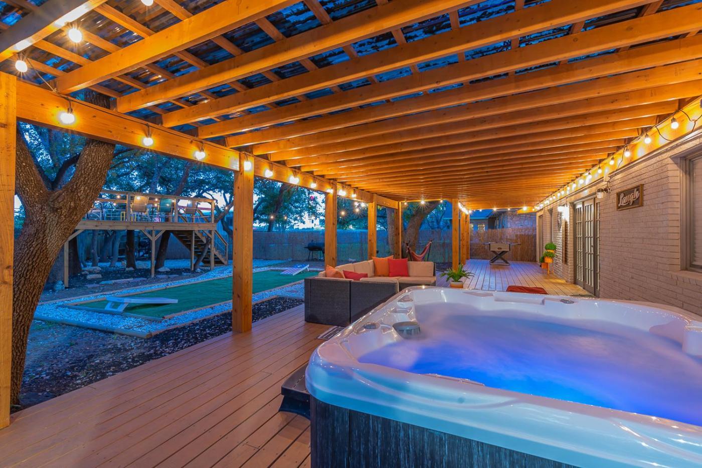 Luxurious Home With Hot Tub & Tree Deck By 6Flags Сан-Антоніо Екстер'єр фото